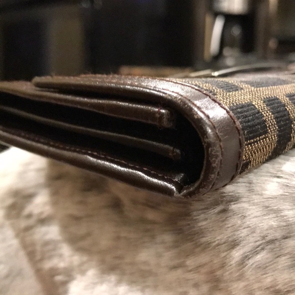 Authentic Fendi Zucca wallet - Picture 7 of 12